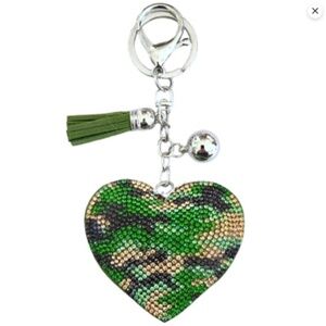 NWT Bling Rhinestone Camouflage Heart Shaped Keychain / Purse Charm!